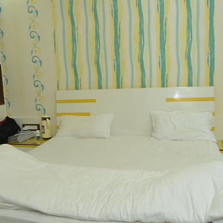 Hotel Paradise Inn Auraiya Eksteriør bilde